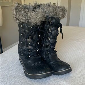 Sorel winter boots Black Fur Trim Waterproof Rubber with Quilted shaft size 8